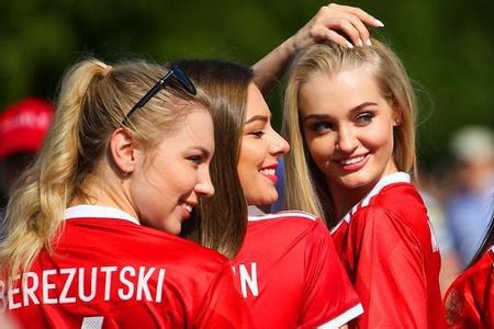 俄少女足球隊選拔脫穎 世盃史首現女球童
