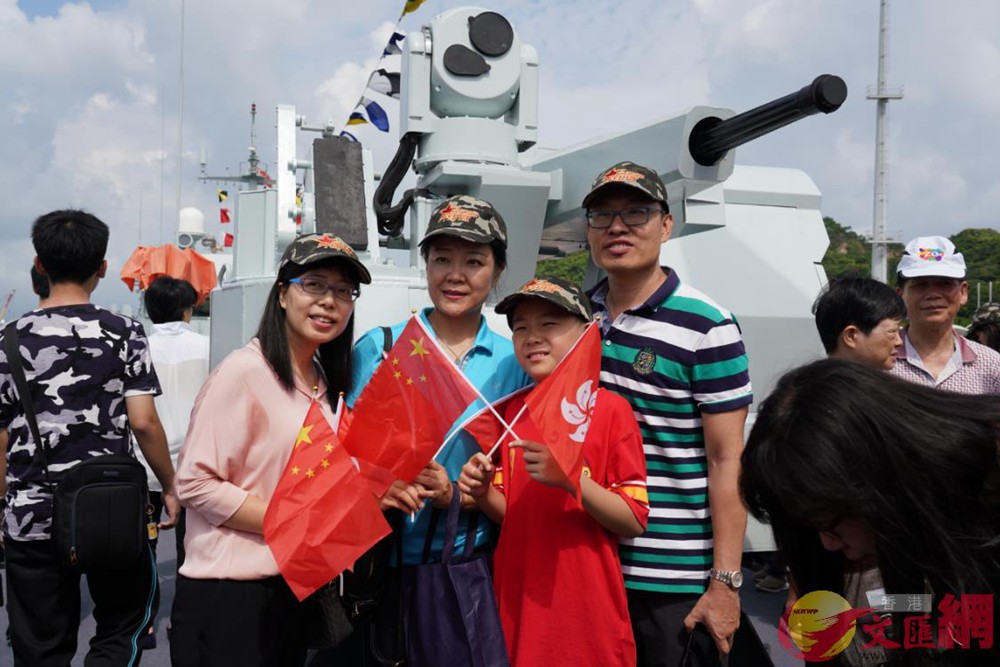 圖集 | 軍營開放 威武艦艇引眾觀