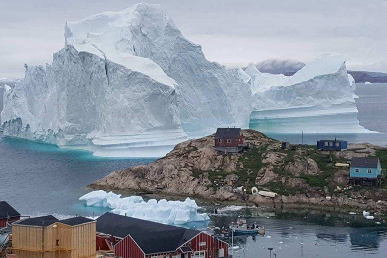 伊納蘇特島的冰山已擱淺 當局下令暫避至較高地區