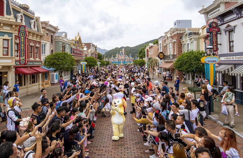 香港迪士尼下月停用膠飲管 一年慳約400萬支