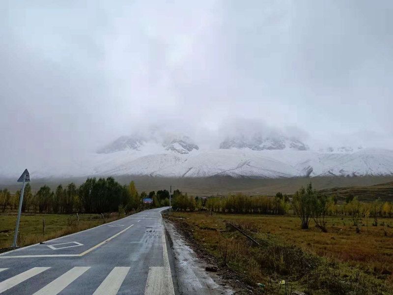 邂逅甘孜 賞秋景·看雪山·泡溫泉