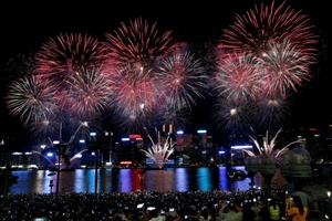 港觀煙花迎新年 高鐵深度遊成熱門