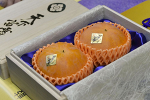 日本兩柿子拍出70萬日元高價 創歷史新高