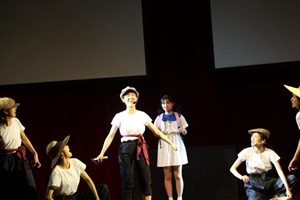 共拓沪澳青年视野 澳门话剧《苦尽甘来》在沪开演