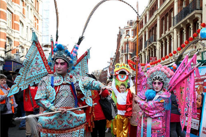 華人京劇迷在英傳播“國粹” 心系中華文化傳承 