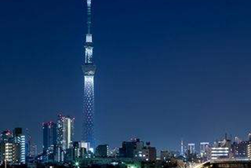 日本東京晴空塔爲中國春節點亮“中國紅”