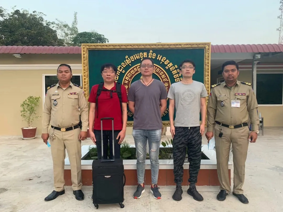 9名中國籍男子被柬移民警方依法遣返回國，因涉嫌綁架勒索中國同胞