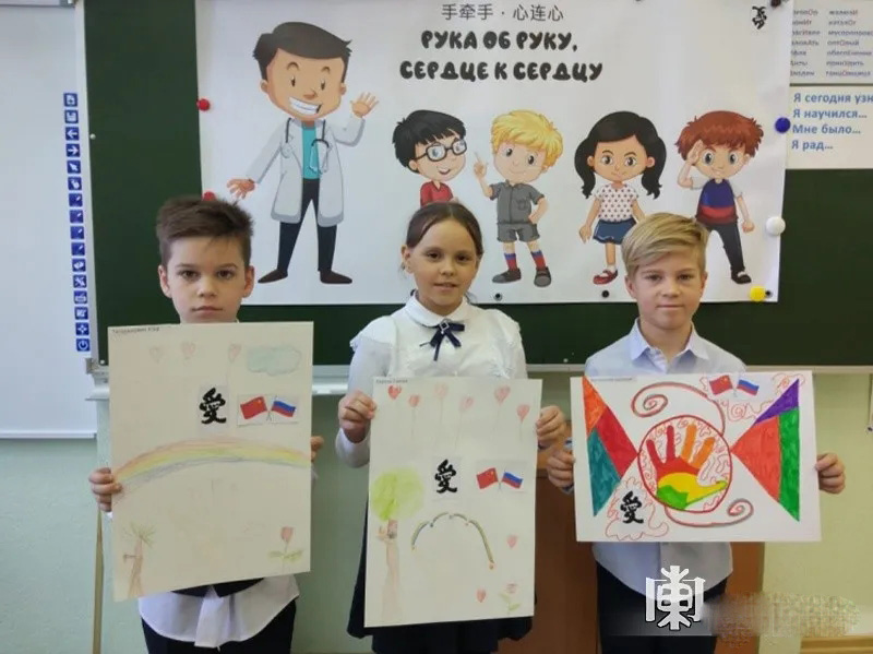 “手牽手，心連心” 俄羅斯500多名兒童為中國抗“疫”作畫加油