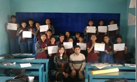 疫情無情愛無疆：華東師大留學生給尼泊爾小學捐贈書籍文具
