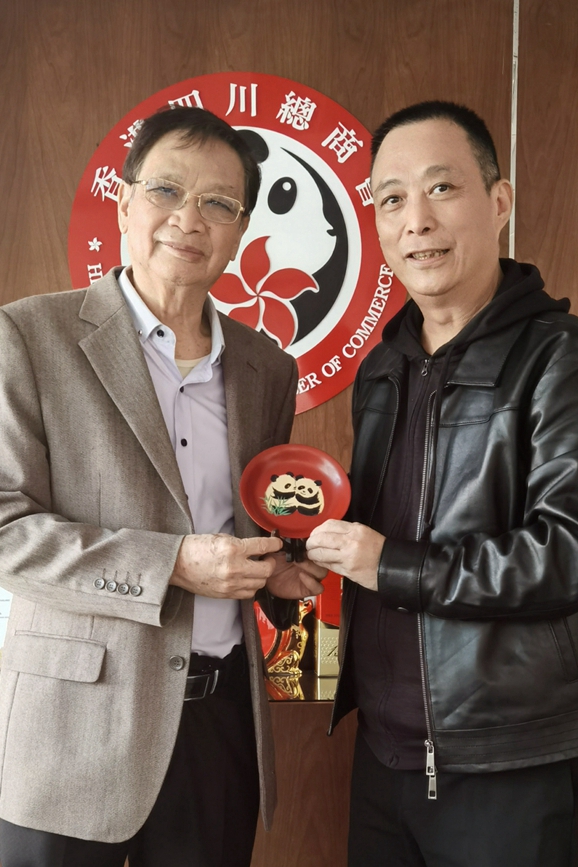 香港著名書法篆刻家吳任先生到訪香港四川總商會