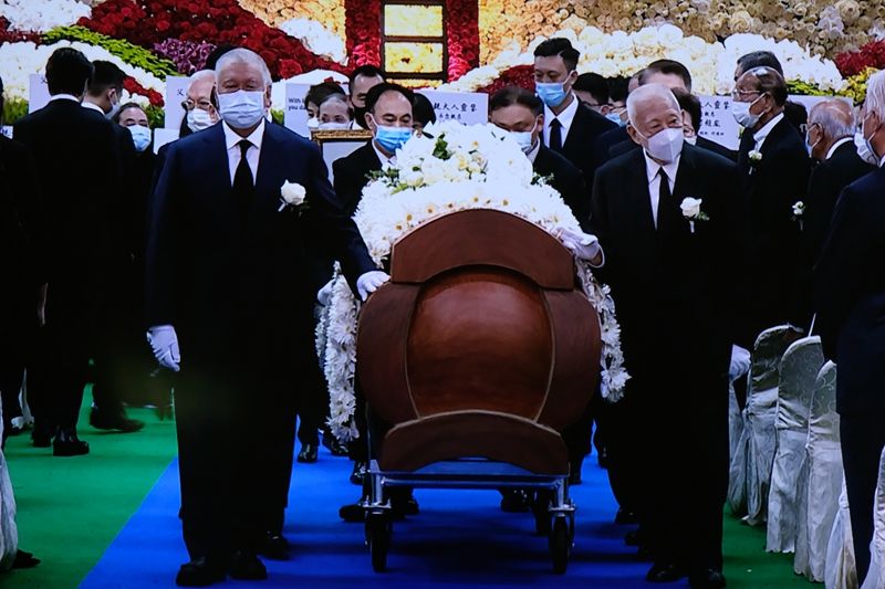 1594368530458375.jpg 5f08194660b25306f8bcb9c6.jpg