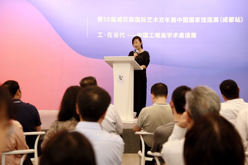 “复始——后传统艺术季”总策划、工·在当代出品人、艺文立方联合创始人徐娟致辞.jpg