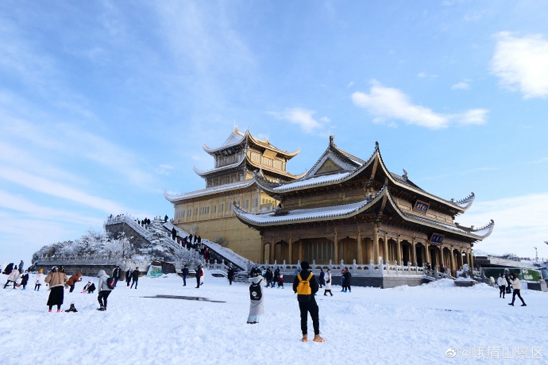 峨眉山雪景