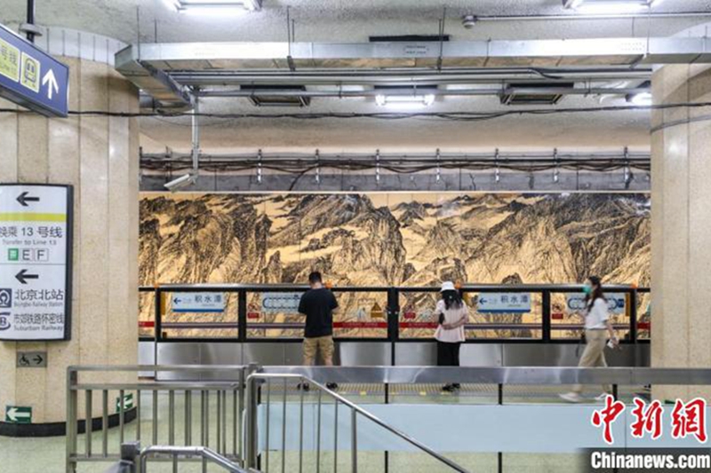 “穿越”30年——北京地鐵2號線壁畫修復一新