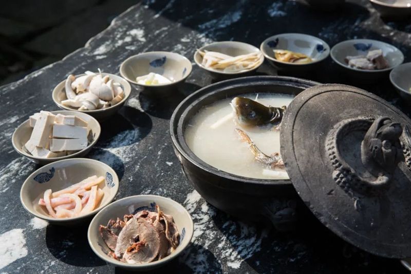 砂锅雅鱼是雅安的一道美味招牌.jpg
