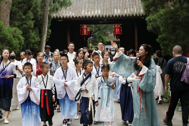 三義廟廣場繪長卷 沉浸式遊祠品三國：“國際博物館日”武侯祠博物館打造三國文化盛宴