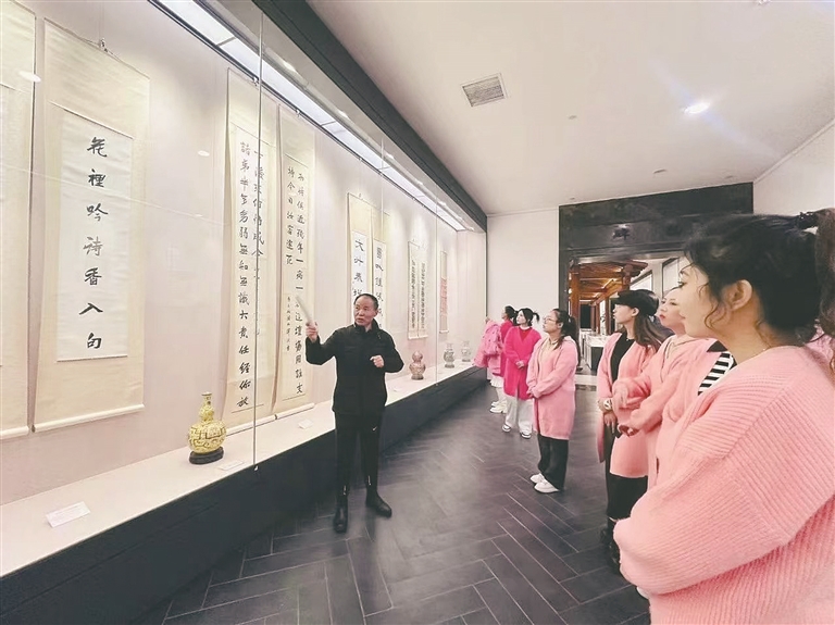 萬裏奔赴 跨海“背山”——一個人如何成就 一座“類博物館”