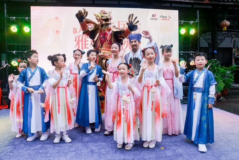 龙型机甲互动表演-1.jpg