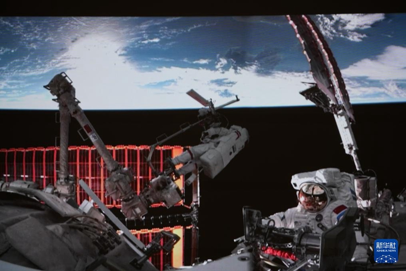 神舟二十一號航天員完成首次出艙活動