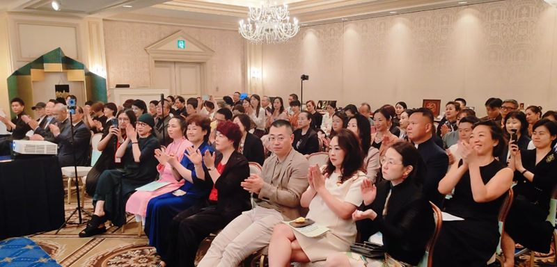 1、2025亚洲女性友好品牌峰会在大阪丽思卡尔顿酒店举办.jpg