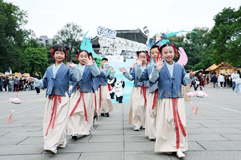 1759750486655360.jpg 中秋汉礼2.JPG