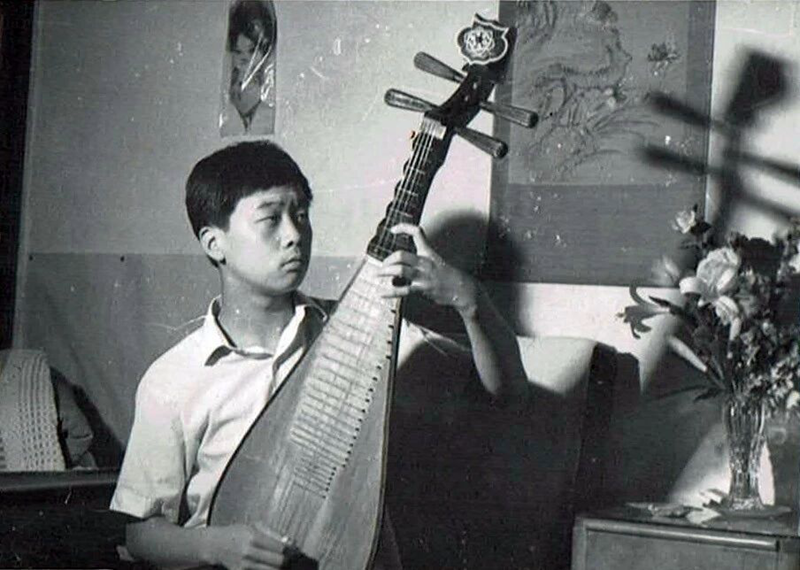 1 1976，十三歲，練習琵琶中.png