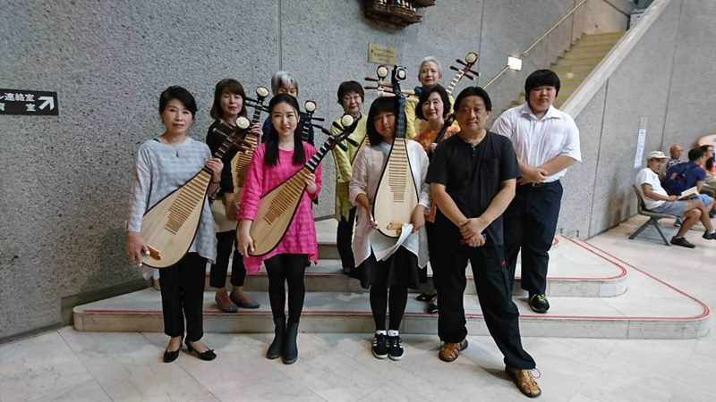 与个人琵琶教室学生合影.png