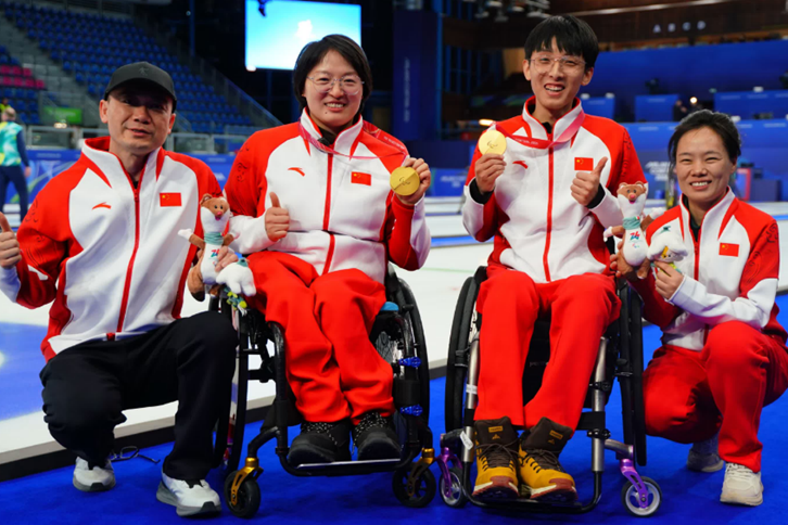 歷史上首枚！中國組合奪冬殘奧會輪椅冰壺混雙金牌