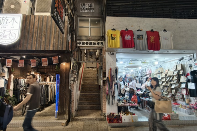 香港七旬翁被女子搶走5萬港元金鏈