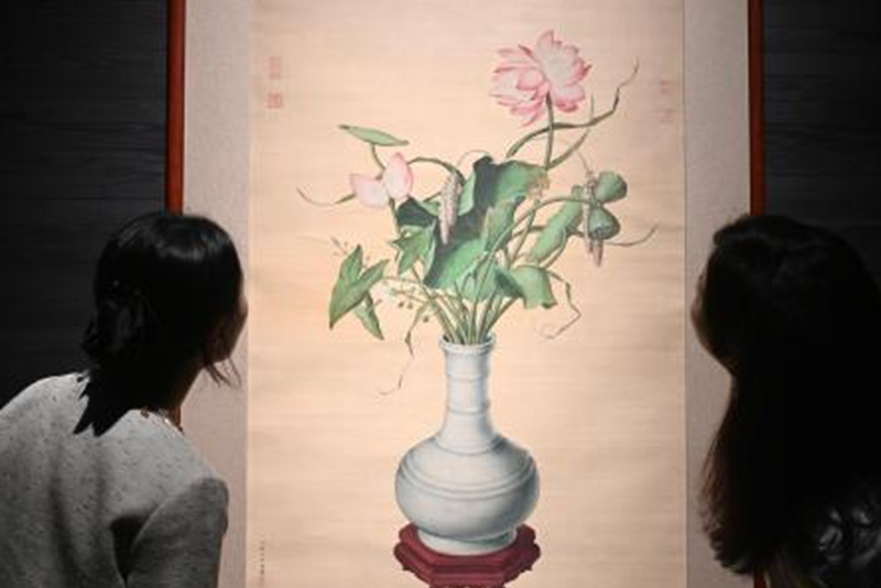 郎世寧《池蓮雙瑞》亮相香港蘇富比拍賣行 預期成交價逾1.5億港元