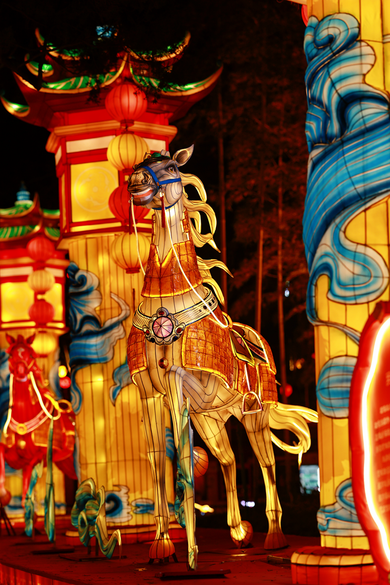 “三国名驹”非遗糖灯灯组.png