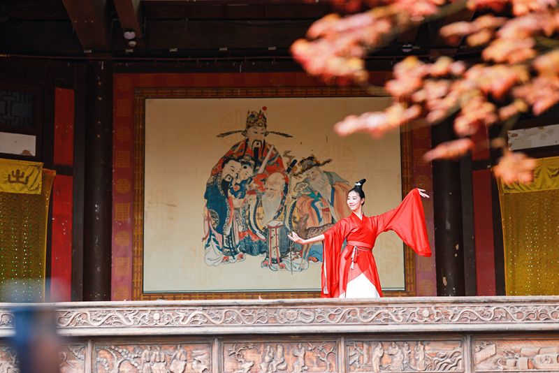 1775527975698581.jpg 沉浸式演艺2.JPG