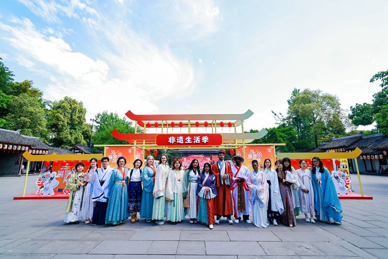 成都武侯祠五四活动现场.JPG