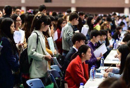 大學生：從事更有創造性，不會被機器取代的工作