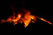 阿貢火山再噴發岩漿流兩公里