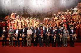 油畫《同祈》禮讚宗教共融