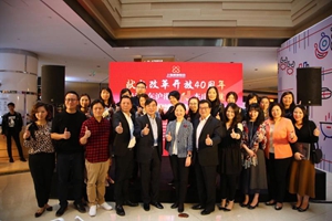 「漫說：在滬港人．傑出成就」圖片展在滬舉行