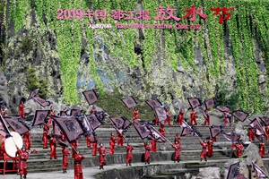 古法截流 傳承放水——都江堰再現千年放水盛况