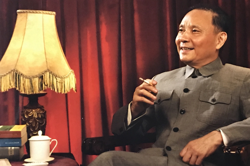 【亞旅周刊封面人物】​著名表演藝術家盧奇“神州第一鄧小平”