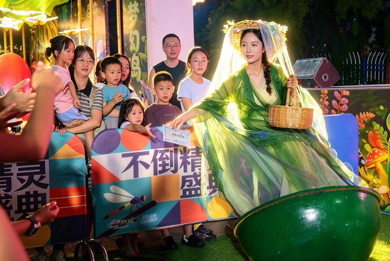1786184684356747.png jimeng-2026-07-26-7323-点亮场景点亮灯光,点亮人物轮廓,中间的人物单独突出,奇幻氛围,大师摄影作品.png