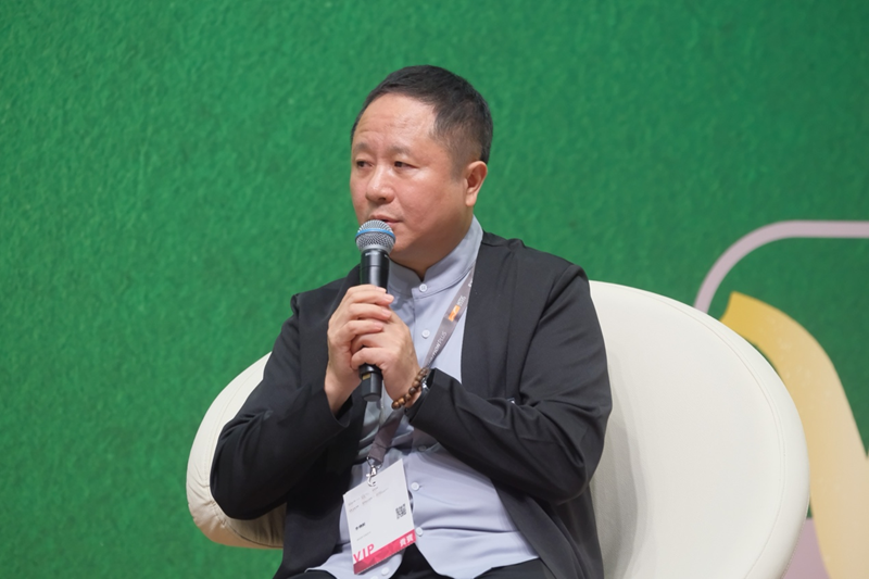 圖為天月集團董事長李曉毅.png