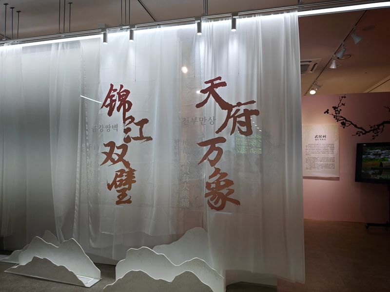 1789610973910717.jpg 展览现场1.jpg