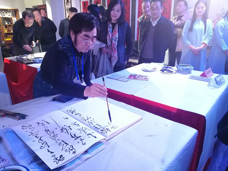 2017年郑州参加国务院参事室 中央文史馆主办之 文史翰墨 笫四届中华诗书画展之馆员交流笔会.JPG